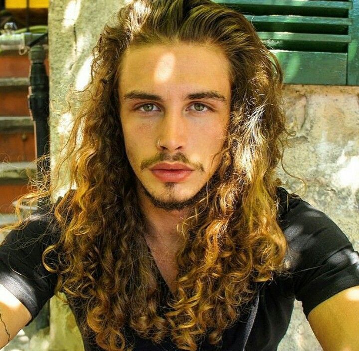 Long Wavy Hairstyles for Men3